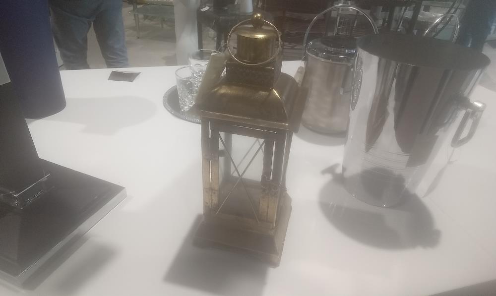 LANTERNE EN RESINE DOREE 1 ANSE