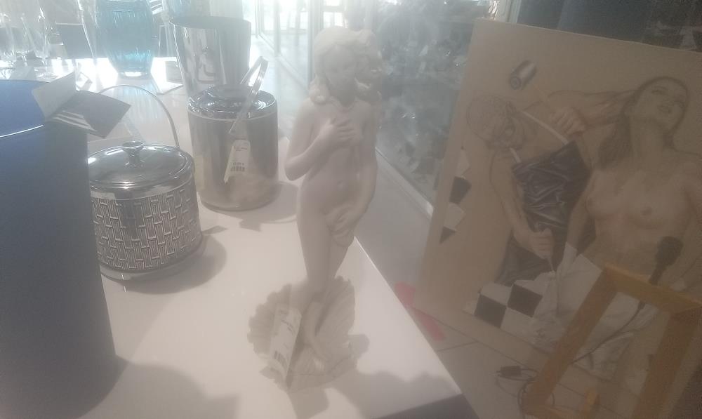 VENUS CERAMIQUE AVEC COQUILLAGE