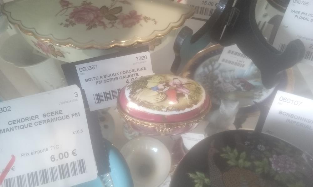 BOITE A BIJOUX PORCELAINE PM SCENE GALANTE