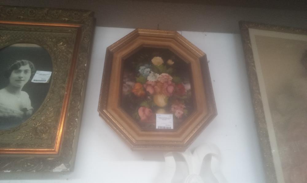 TABLEAU OCTOGONAL CADRE DORE AVEC PEINTURE BOUQUET