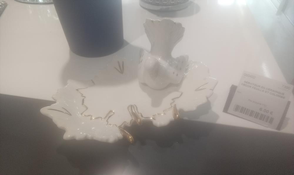 SERVITEUR EN CERAMIQUE DECOR FEUILLE ET COLOMBE