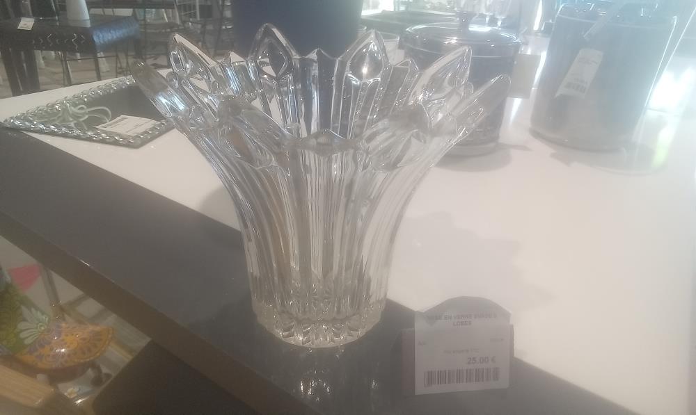 VASE EN VERRE EVASE 8 LOBES