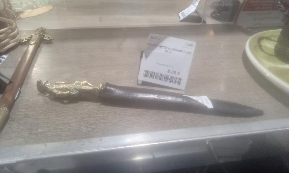 COUPE PAPIER GUERRIER AVEC ETUI