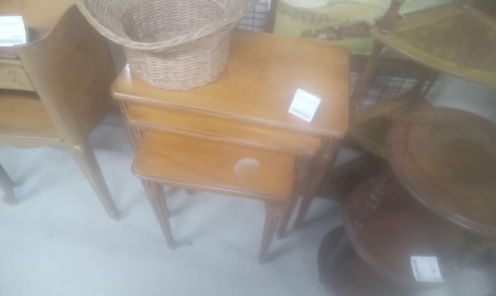 LOT DE 3 TABLES GIGOGNES MERISIER MASSIF EN L'ETAT STYLE LOUIS XVI