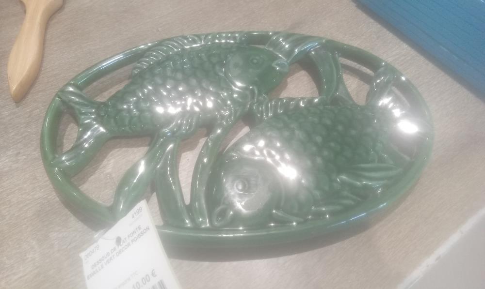 DESSOUS DE PLAT FONTE EMAILLE VERT DECOR POISSON