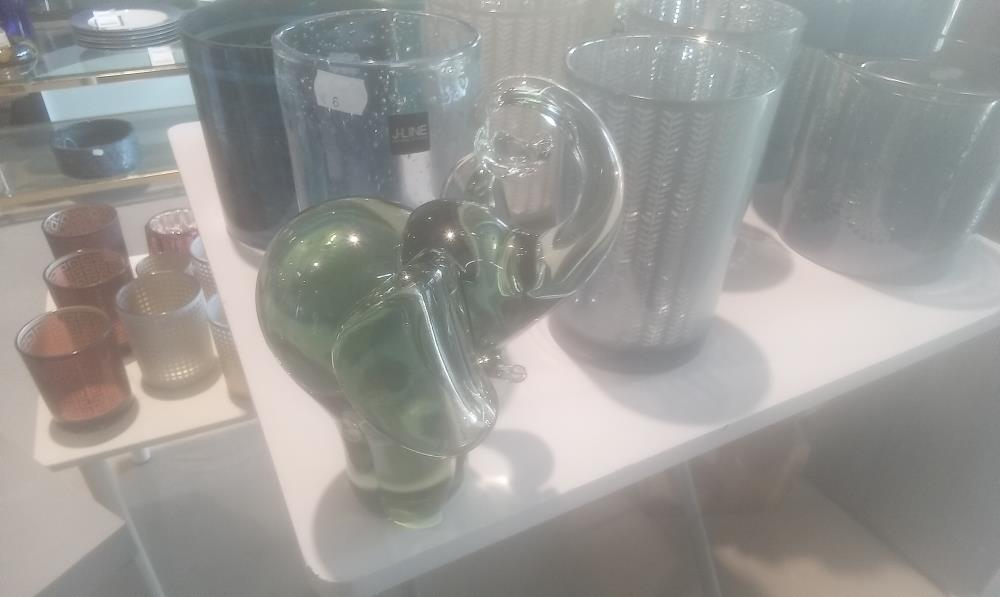 ELEPHANT VERRE TROMPE EN L'AIR