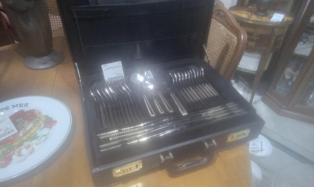 MENAGERE INOX DANS COFFRET 2 TONS VARENGUEN