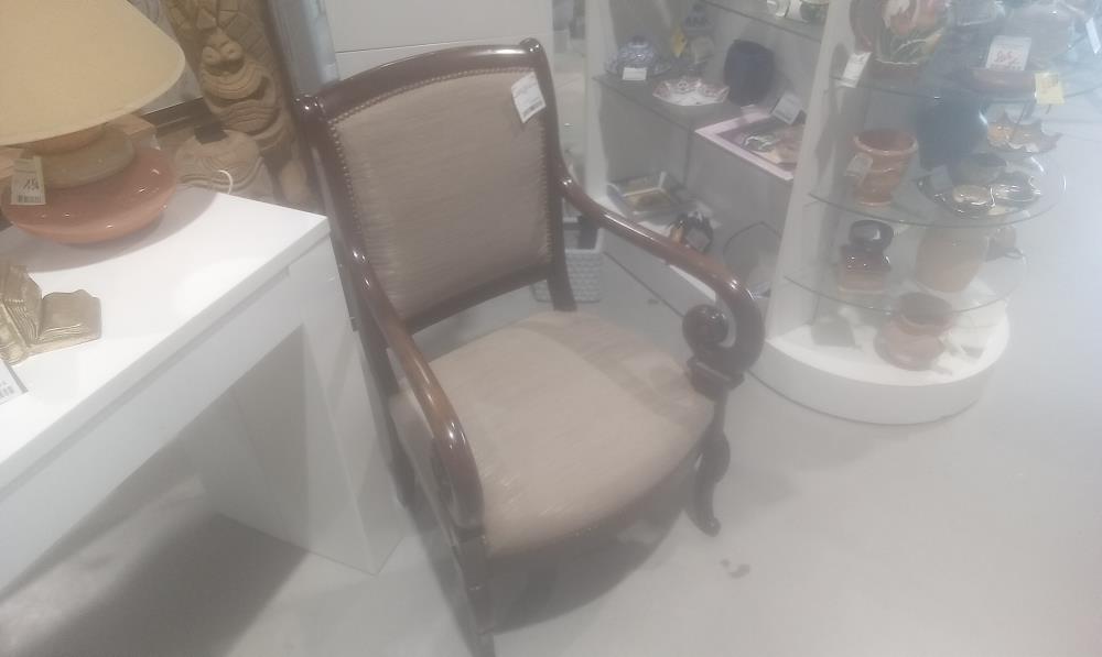 FAUTEUIL  DE STYLE RESTAURATION EN ACAJOU EN L'ETAT