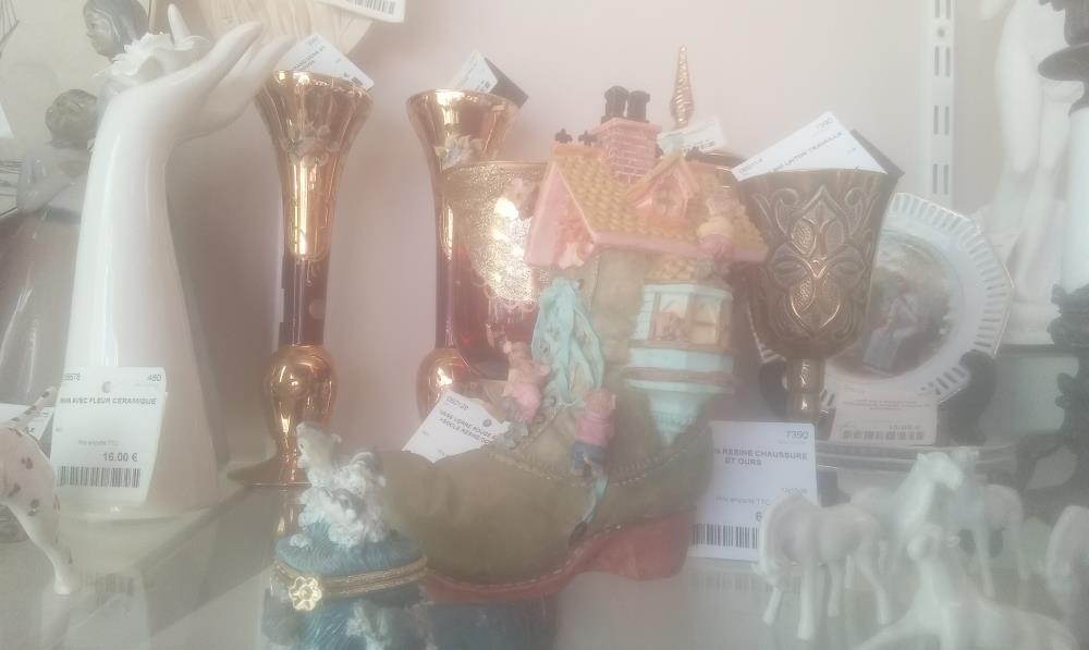 SUJET EN RESINE CHAUSSURE ET OURS