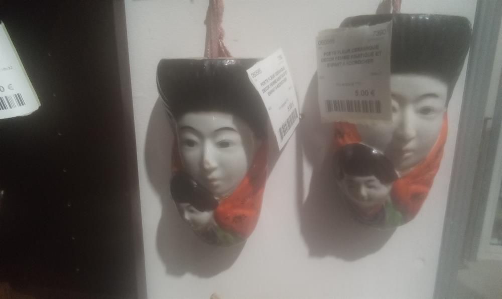 PORTE FLEUR CERAMIQUE DECOR FEMME ASIATIQUE ET ENFANT A ACCROCHER