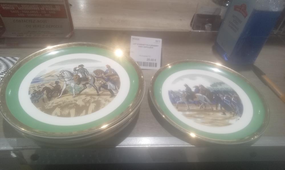 LOT D'ASSIETTE A DESSERT GIEN NAPOLEON