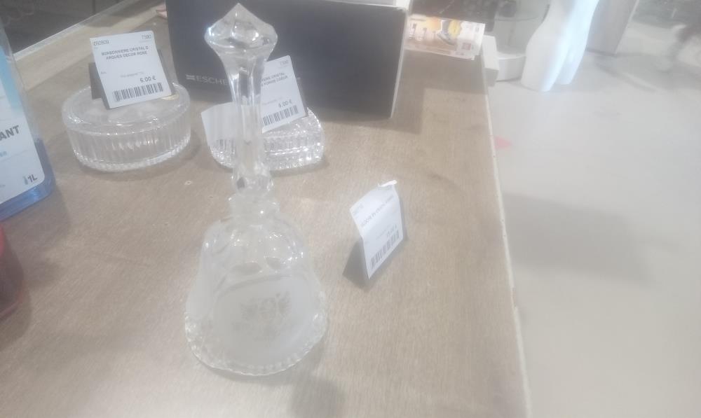 CLOCHE EN CRISTAL A MAIN