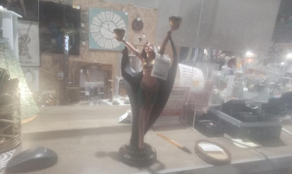 SUJET EN RESINE ELEGANTE GGM EGYPTE