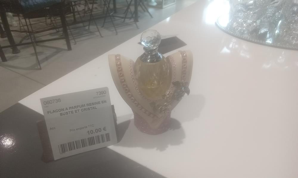 FLACON A PARFUM RESINE EN BUSTE ET CRISTAL