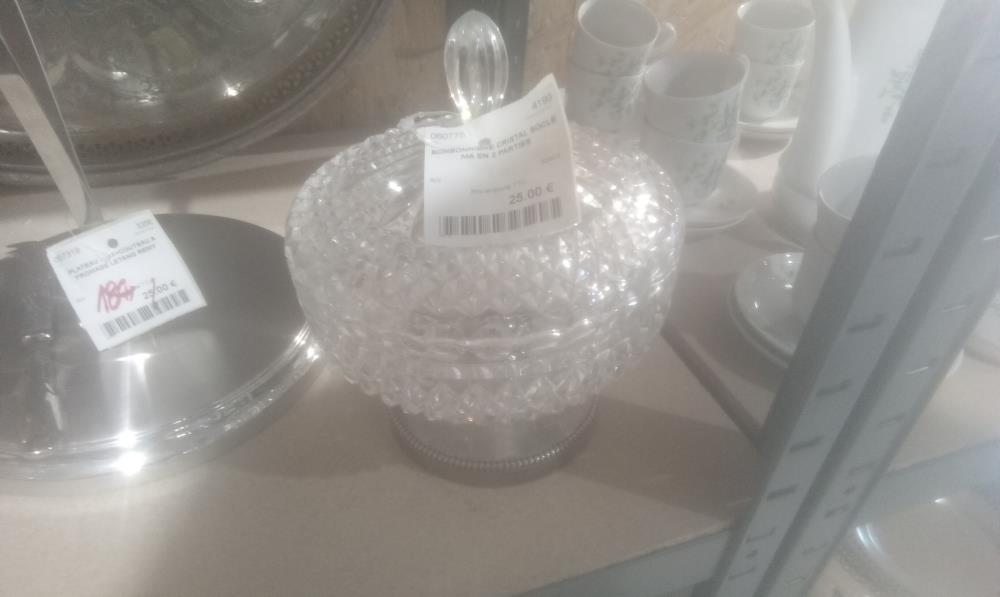 BONBONNIERE CRISTAL SOCLE MA EN 2 PARTIES
