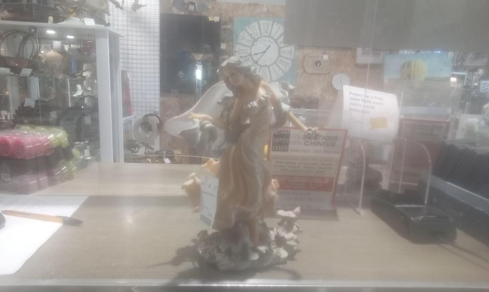 ELEGANTE EN RESINE GM