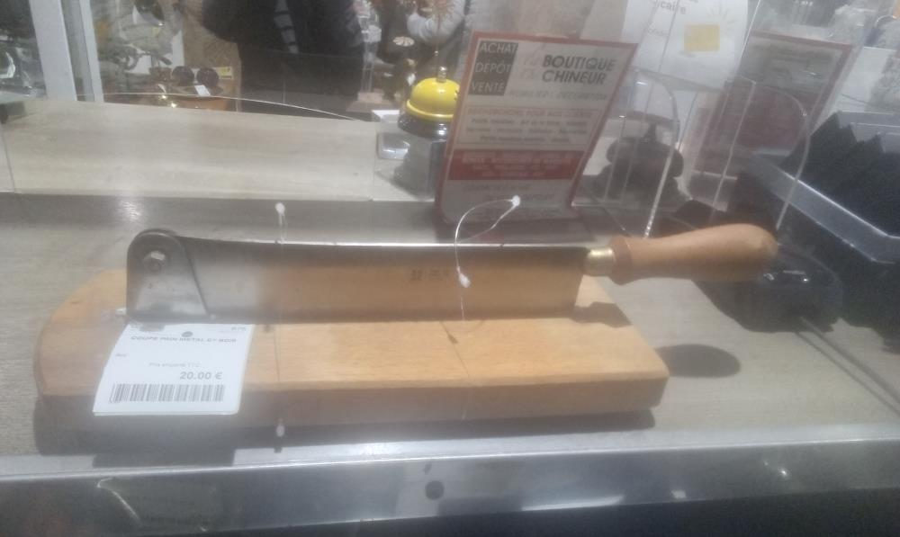 COUPE PAIN METAL ET BOIS 