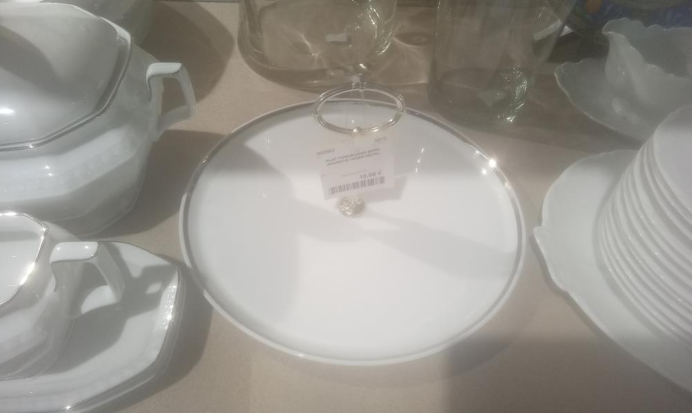 PLAT PORCELAINE BORD ARGENTE 1ANSE METAL
