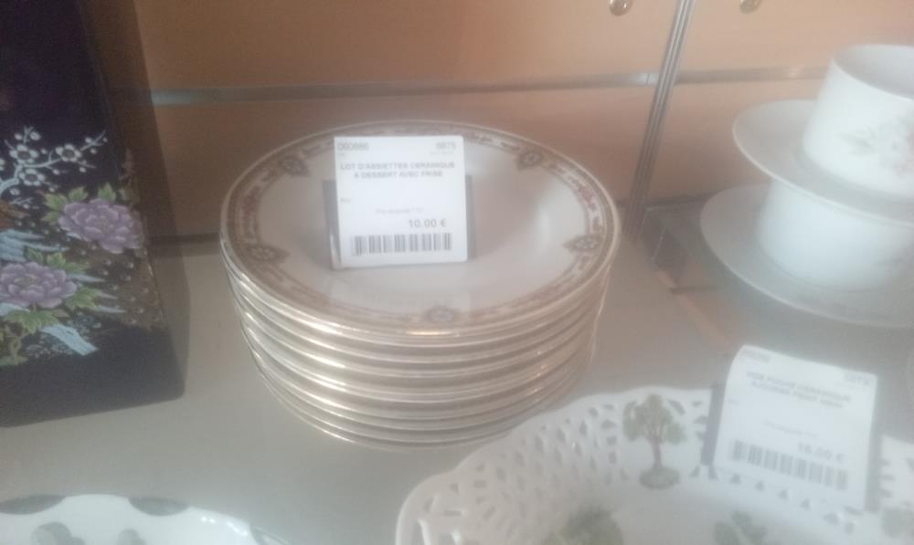 LOT D'ASSIETTES CERAMIQUE A DESSERT AVEC FRISE