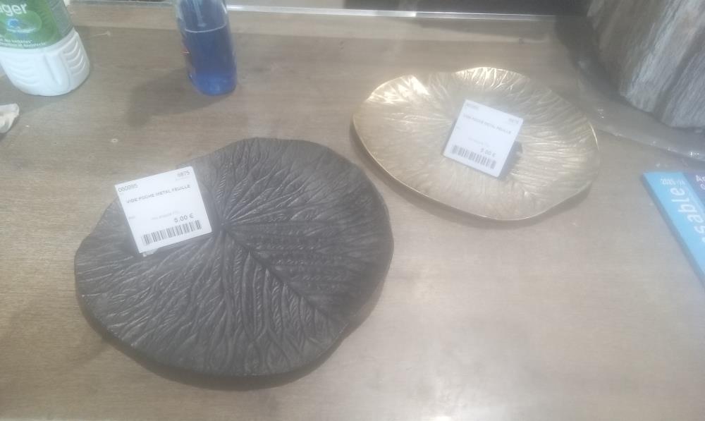 VIDE POCHE METAL FEUILLE