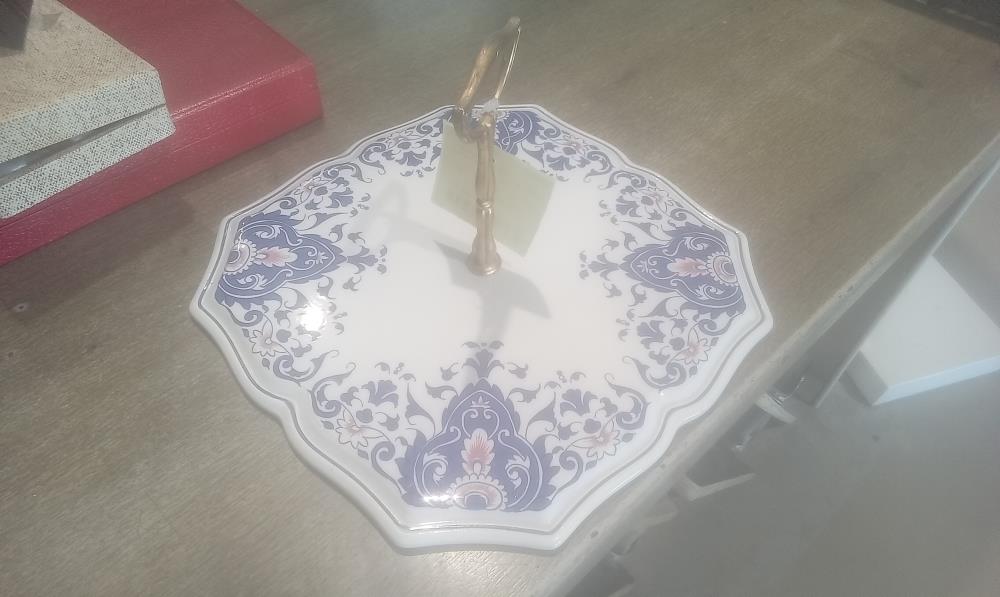 PLAT CERAMIQUE DECOR ROUEN AVEC POIGNEE METAL DOREE