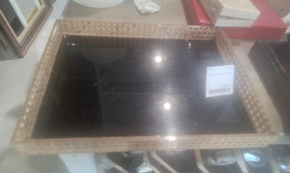 PLATEAU PLEXIGLASS CANNE