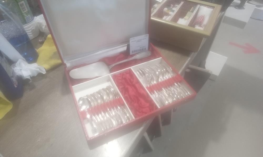 SERVICE  A DESSERT METAL ARGENTE