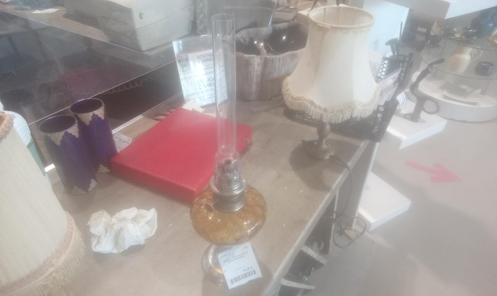 LAMPE A PETROLE SOCLE ETAIN PM+VERRE