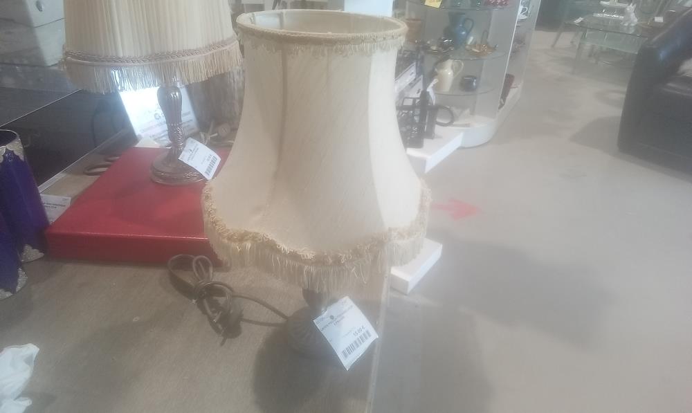 LAMPE PIED LAITON+ABATJOUR A FRANGE