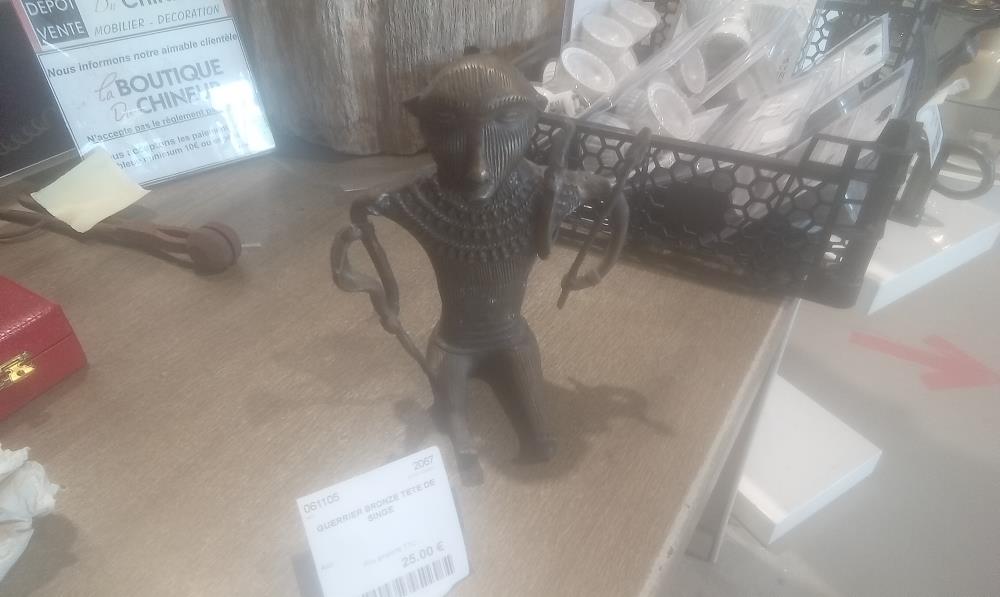GUERRIER BRONZE TETE DE SINGE