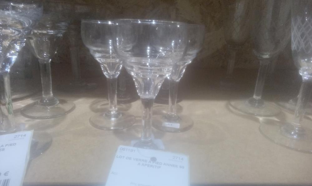 LOT DE VERRE A PIED ANNEE 50 A APERITIF