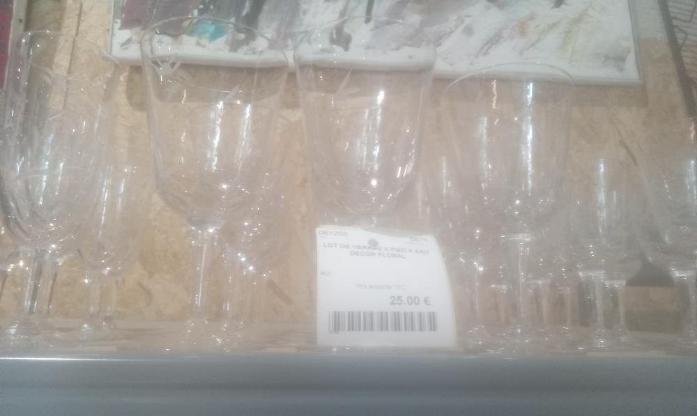 LOT DE VERRES A PIED A EAU DECOR FLORAL