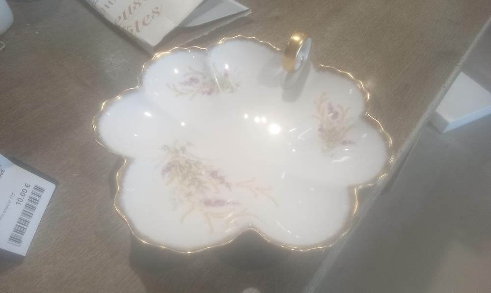 VIDE POCHE PORCELAINE DE BAUDOUR DECOR FLORAL ET BORDURE DOREE+1ANSEE