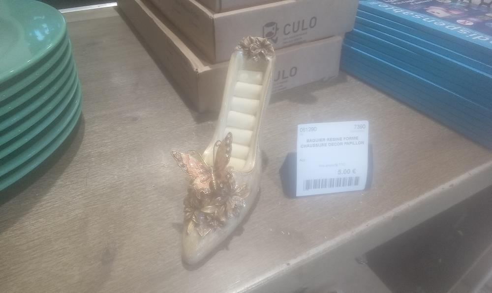 BAGUIER RESINE FORME CHAUSSURE DECOR PAPILLON