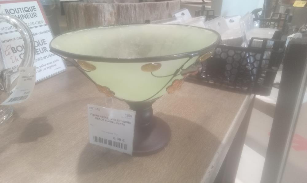 COUPE PIED RESINE ET VERRE DECOR FLORAL VERTE