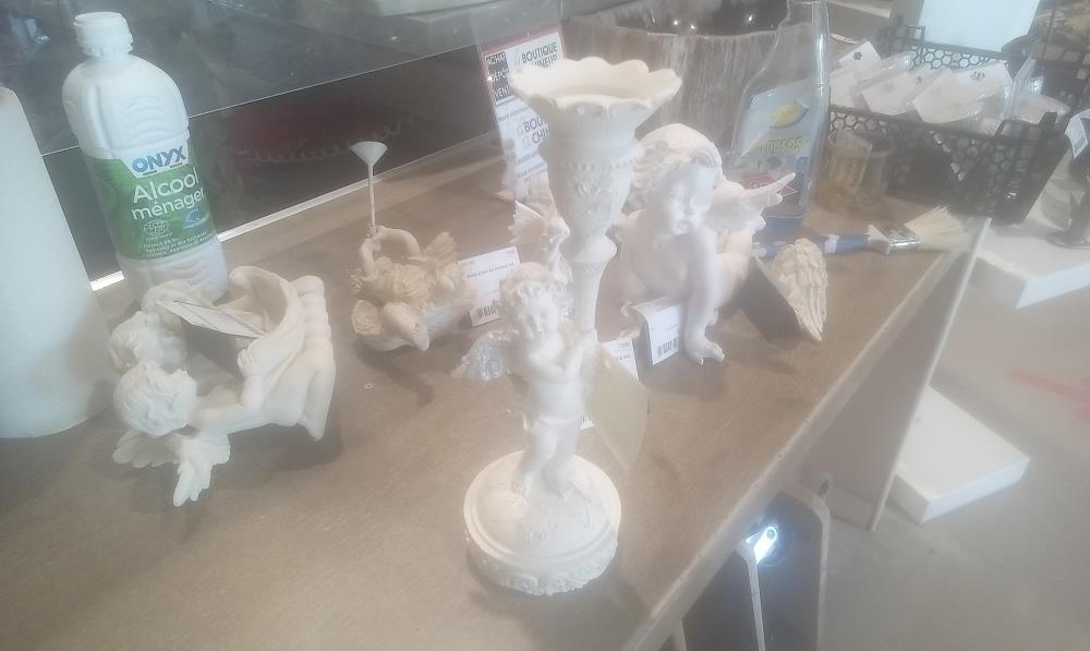 BOUGEOIR EN RESINE DECOR ANGE