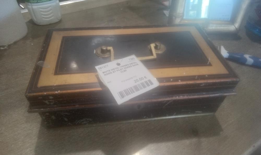 BOITE METAL 1ANSES METAL NOIRE ET FILET DOREE SANS CLEF