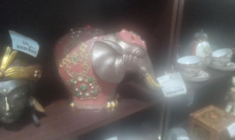 ELEPHANT EN RESINE GM