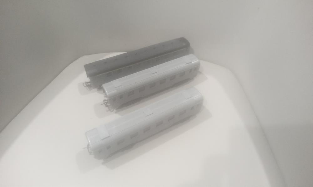 LOT DE 3 WAGONS GRIS