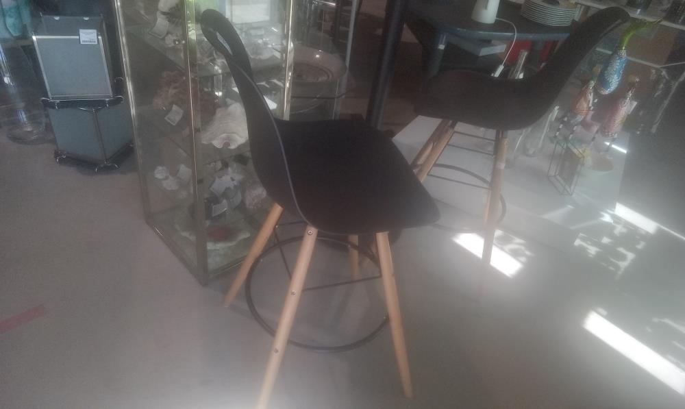 TABOURET DESIGN COQUE PVC NOIRE