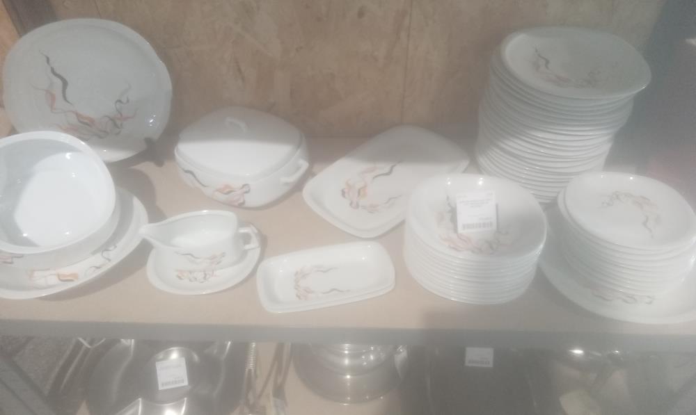 SERVICE PORCELAINE CIRCA 1970  PORCELAINE DE SOLOGNE