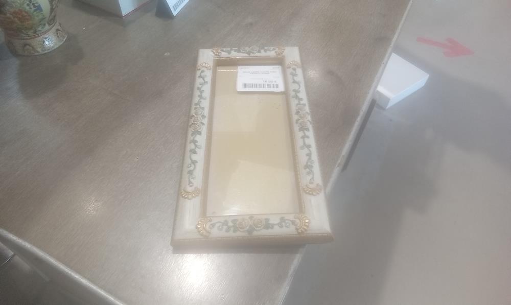 SOUS VERRE CADRE AVEC FRISE FLEURIE