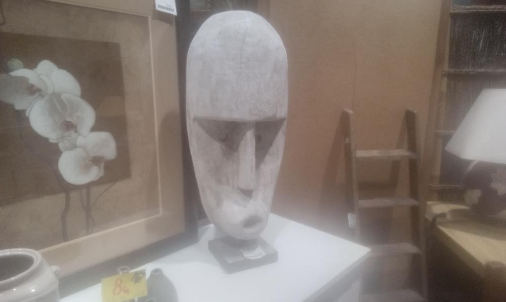 MASQUE BOIS BLANC  SUR SOCLE