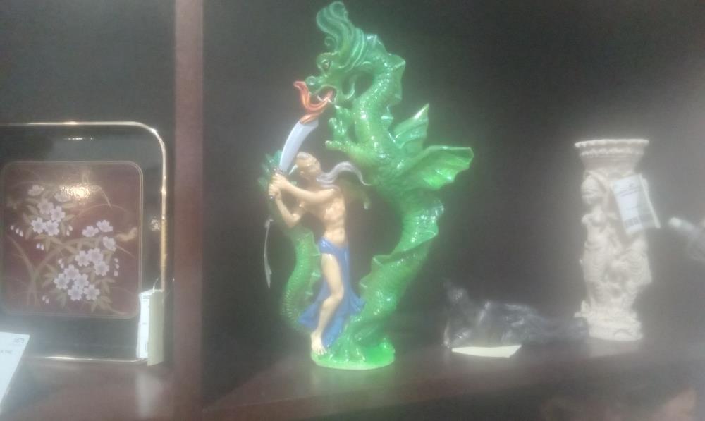 SUJET ASIATIQUE ET DRAGON EN RESINE