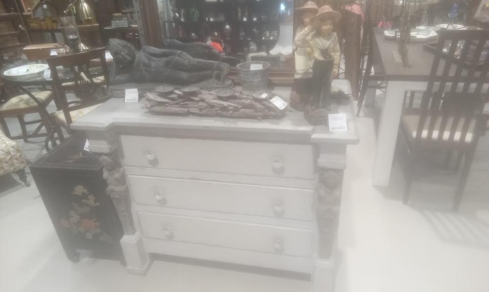 COMMODE PEINTE  STYLE EMPIRE GRISE +CARIATIDE LAITON+3 TIROIRS