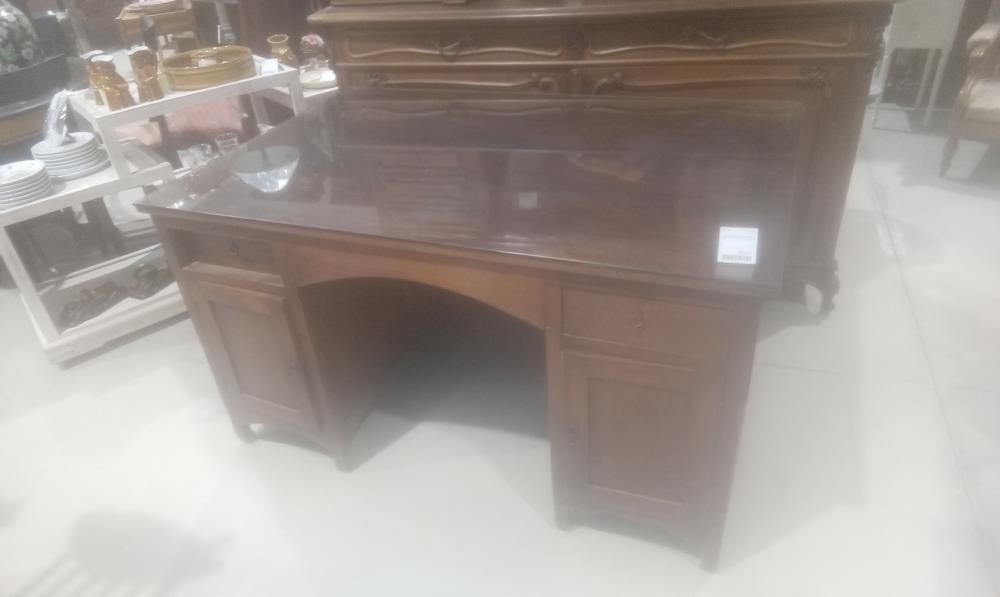 BUREAU BOIS EXOTIQUE 2PORTES+2 TIROIRS EN L'ETAT