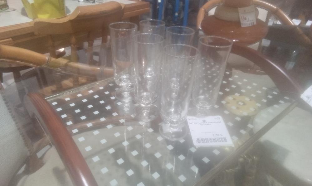 LOT DE FLUTES A CHAMPAGNE EN VERRE