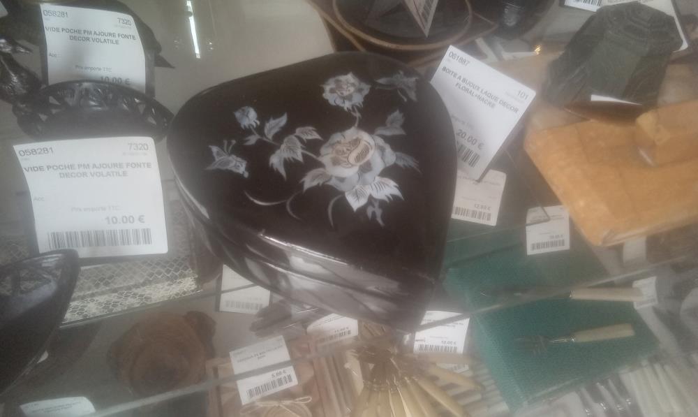 BOITE A BIJOUX LAQUE DECOR FLORAL+NACRE