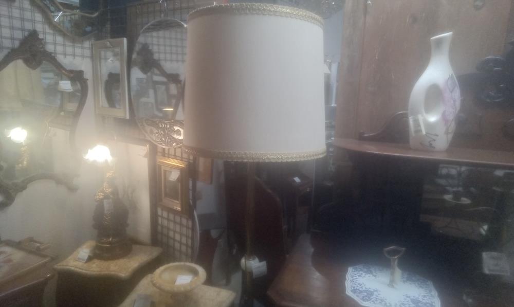 LAMPADAIRE LAITON TRIPODE ET ONYX+ABATJOUR GM