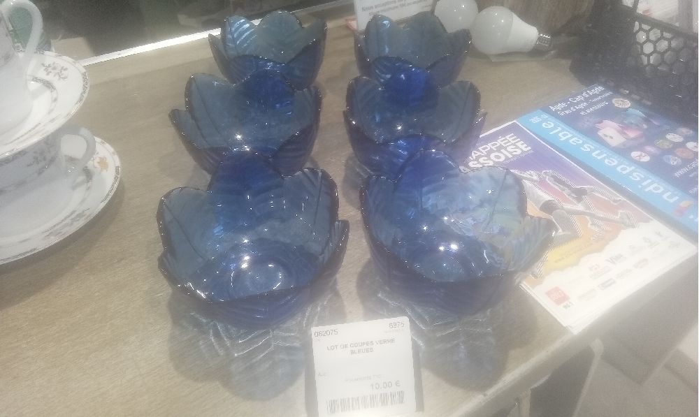 LOT DE COUPES VERRE BLEUES